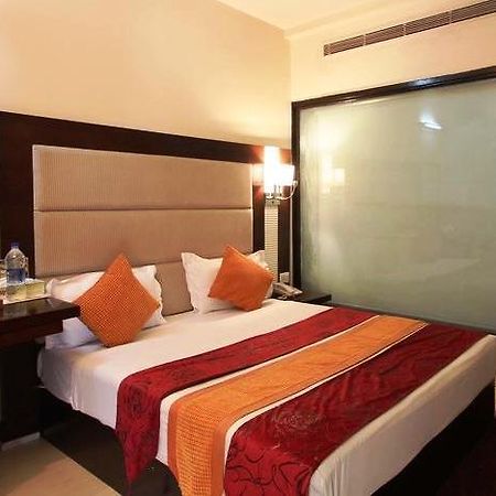 The Grand Hotel Bizzotel Gurgaon Eksteriør billede