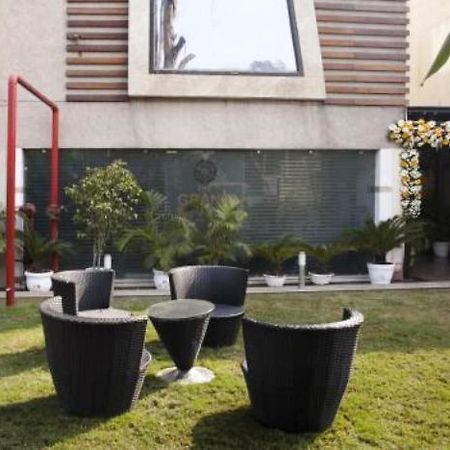 The Grand Hotel Bizzotel Gurgaon Eksteriør billede