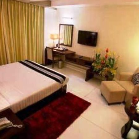 The Grand Hotel Bizzotel Gurgaon Eksteriør billede
