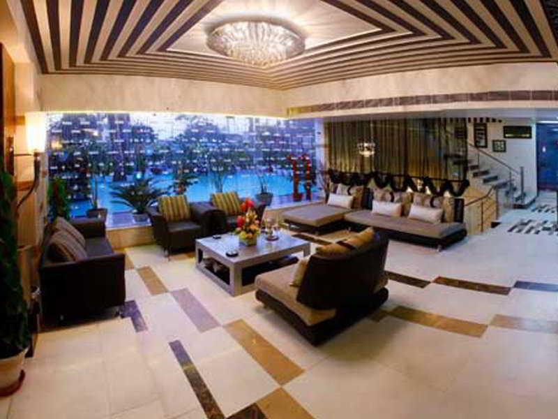 The Grand Hotel Bizzotel Gurgaon Eksteriør billede