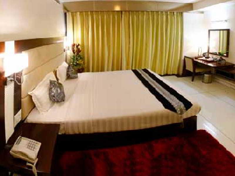 The Grand Hotel Bizzotel Gurgaon Eksteriør billede