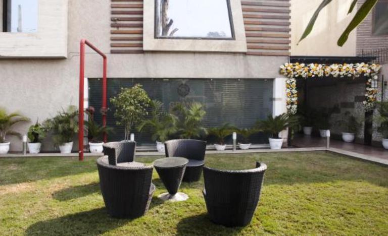 The Grand Hotel Bizzotel Gurgaon Eksteriør billede