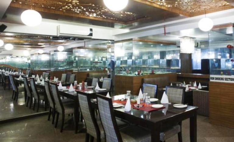 The Grand Hotel Bizzotel Gurgaon Eksteriør billede